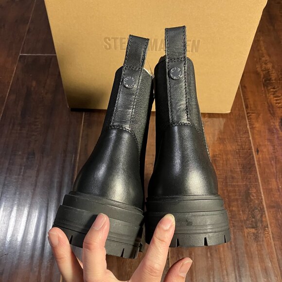 * NEW * Steve Madden Ladies' Leather Gore Chelsea Boot - Size 10 - Picture 3 of 7